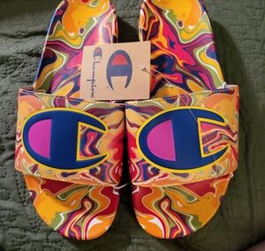 NWT WOMEN'S SIZE 10 CHAMPION SLIDES